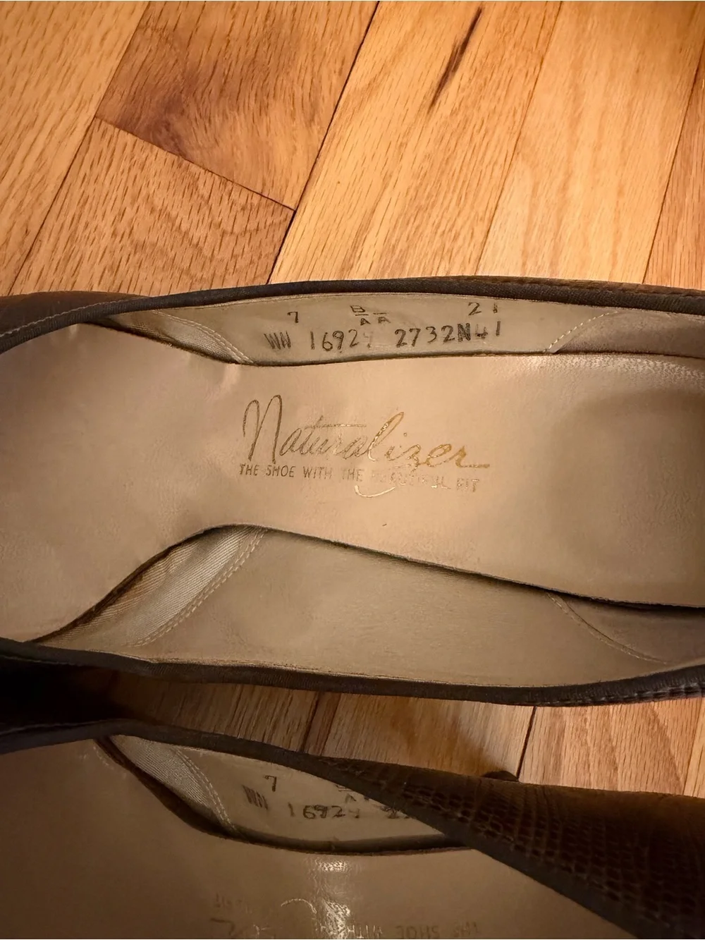 Naturalizer Authentic Alligator Skim Pumps Size 7 Vintage
